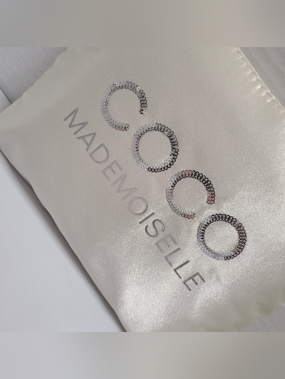 CHANEL Coco Mademoiselle Ivory Satin Makeup Pouch Silver Sequin Logo Gold Charm - Picture 3 of 11